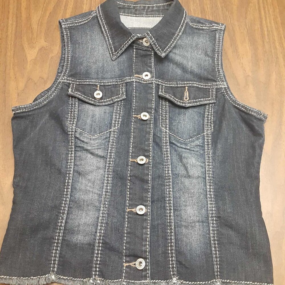 MAURICES Women's Size Large Blue Denim Button up vest Frayed Hem